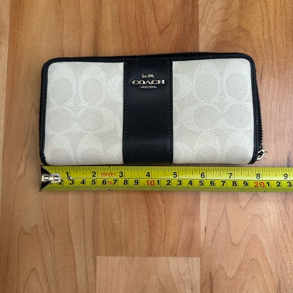 Coach Handbags - Coach wallet